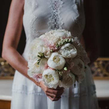 Idee per un bouquet da sposa con le peonie